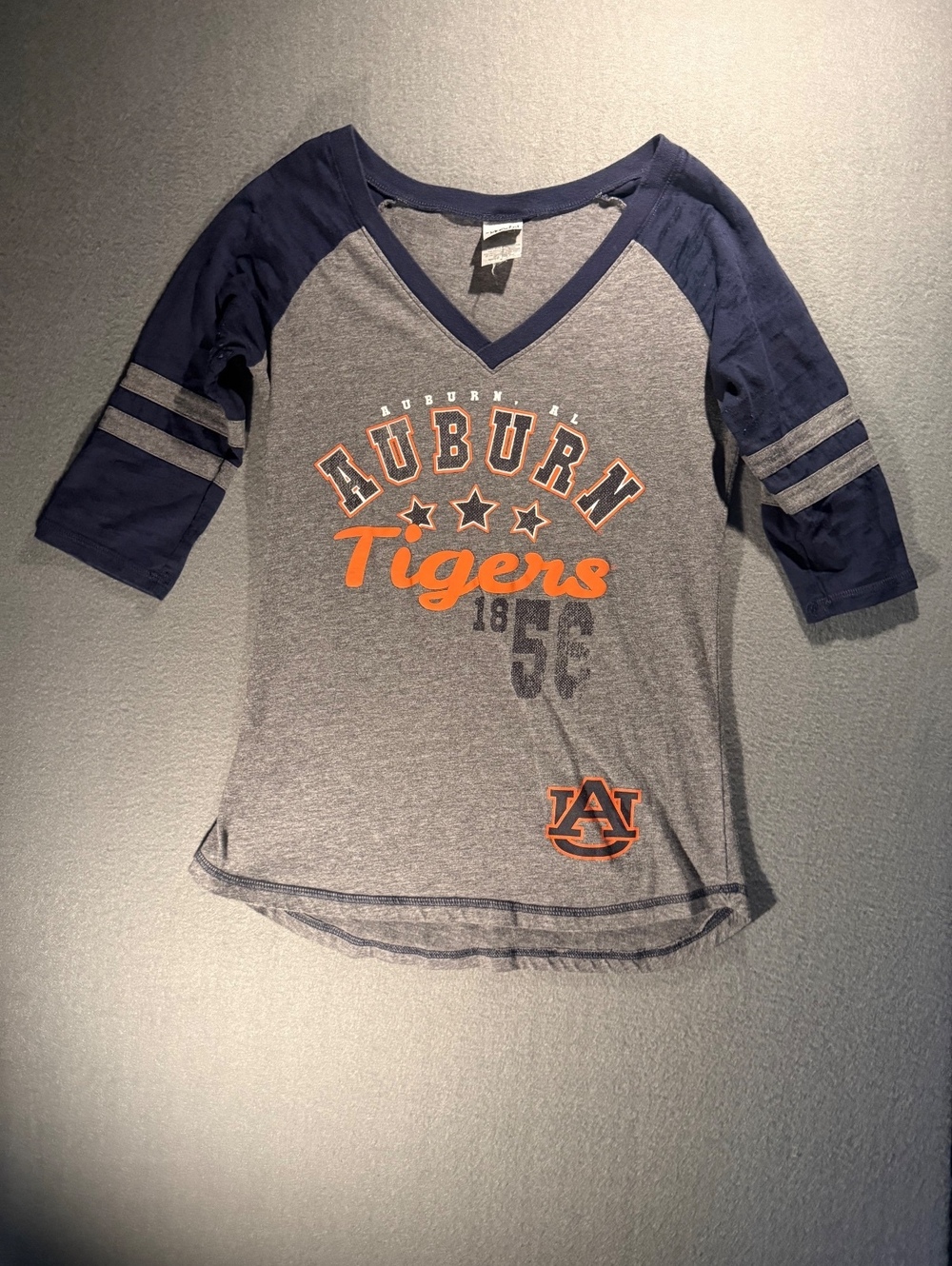 Auburn Tigers Women's 3/4 Sleeve Raglan Shirt Medium